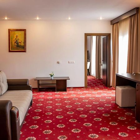 Hotel La Dolce Vita Zărneşti Стая снимка