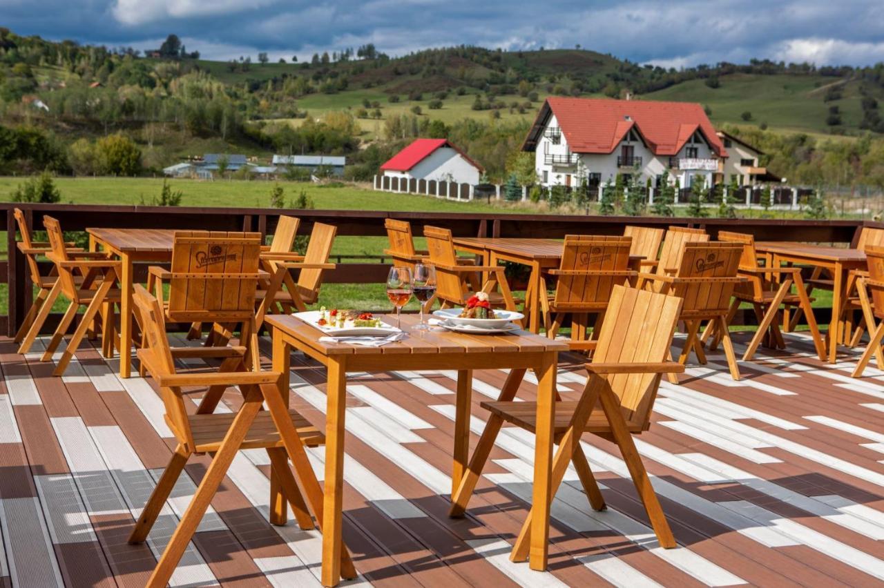 Hotel La Dolce Vita Zărneşti Екстериор снимка