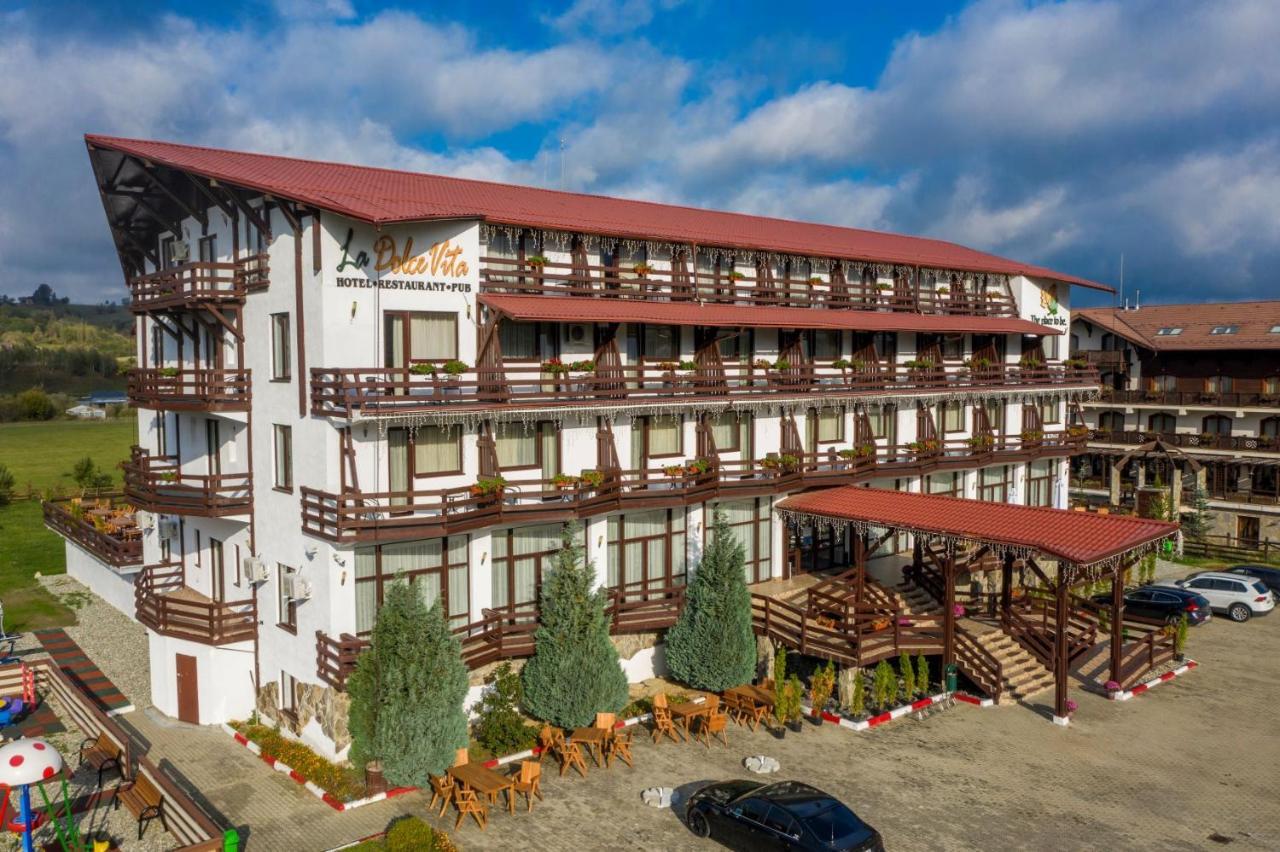 Hotel La Dolce Vita Zărneşti Екстериор снимка