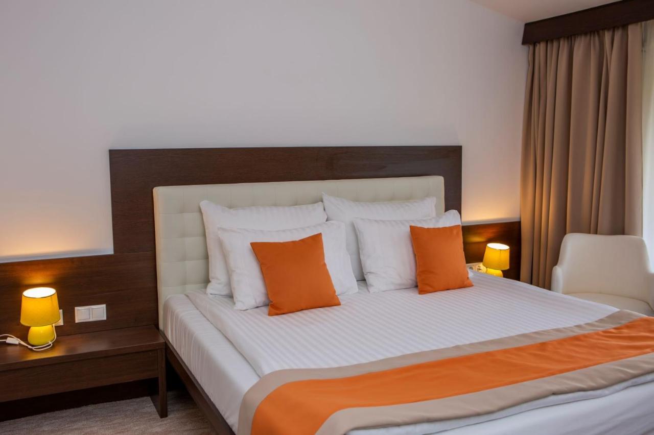 Hotel La Dolce Vita Zărneşti Екстериор снимка