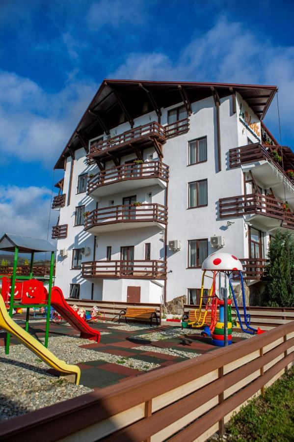 Hotel La Dolce Vita Zărneşti Екстериор снимка