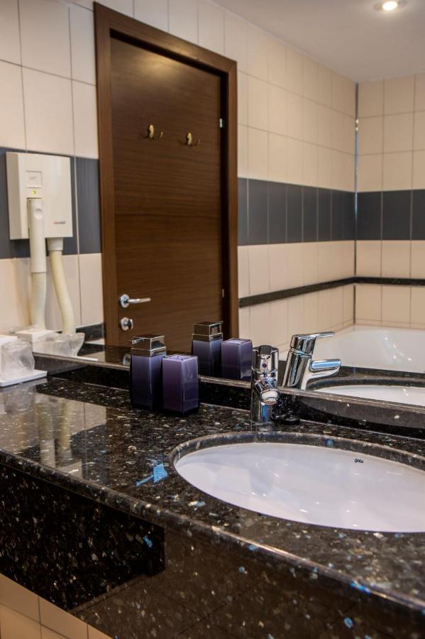 Hotel La Dolce Vita Zărneşti Екстериор снимка