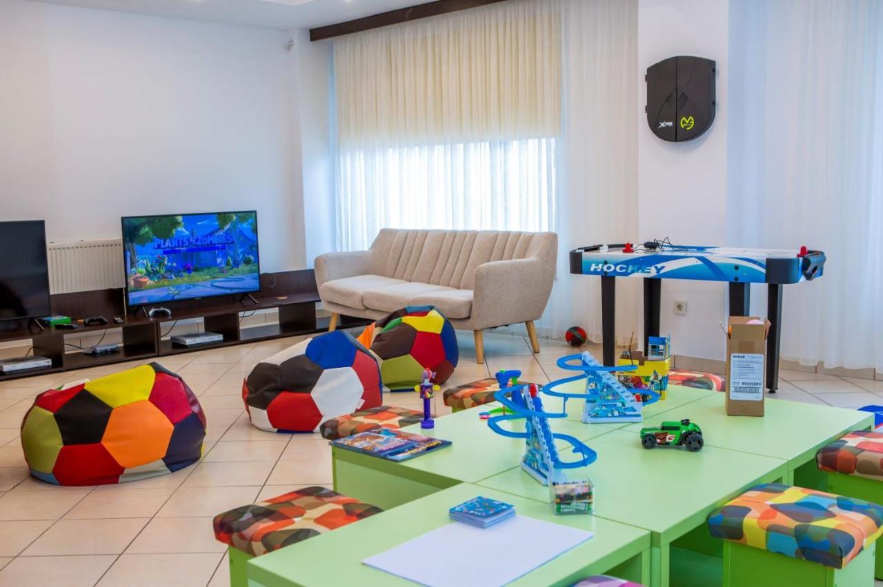 Hotel La Dolce Vita Zărneşti Екстериор снимка