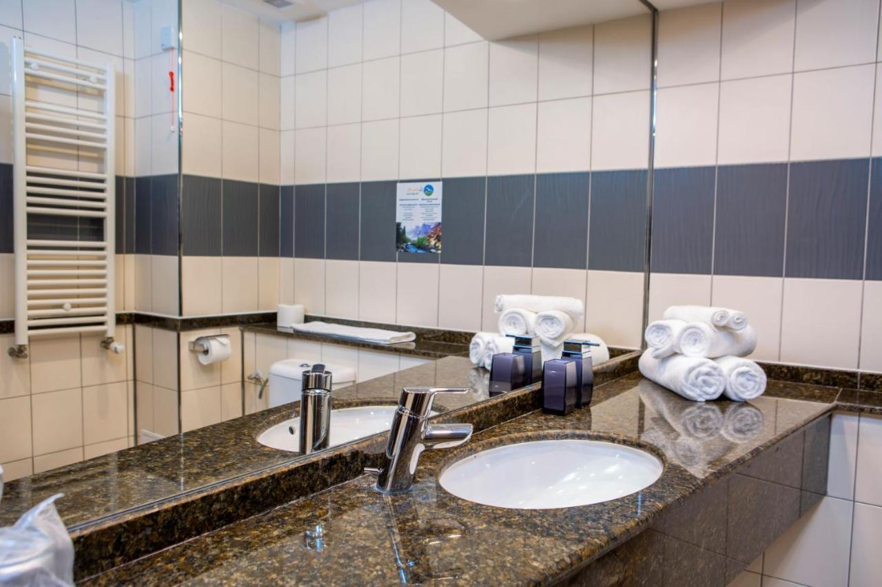 Hotel La Dolce Vita Zărneşti Екстериор снимка