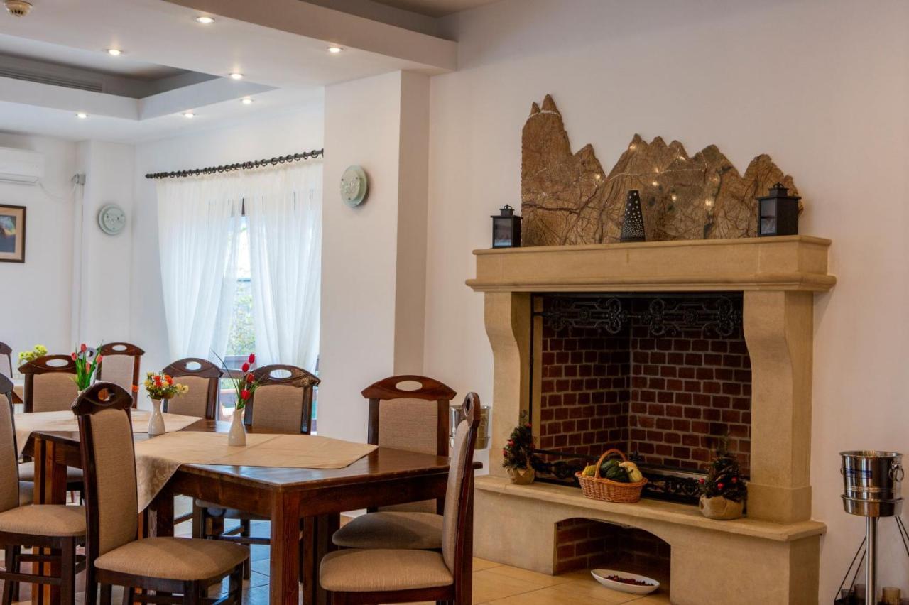 Hotel La Dolce Vita Zărneşti Екстериор снимка