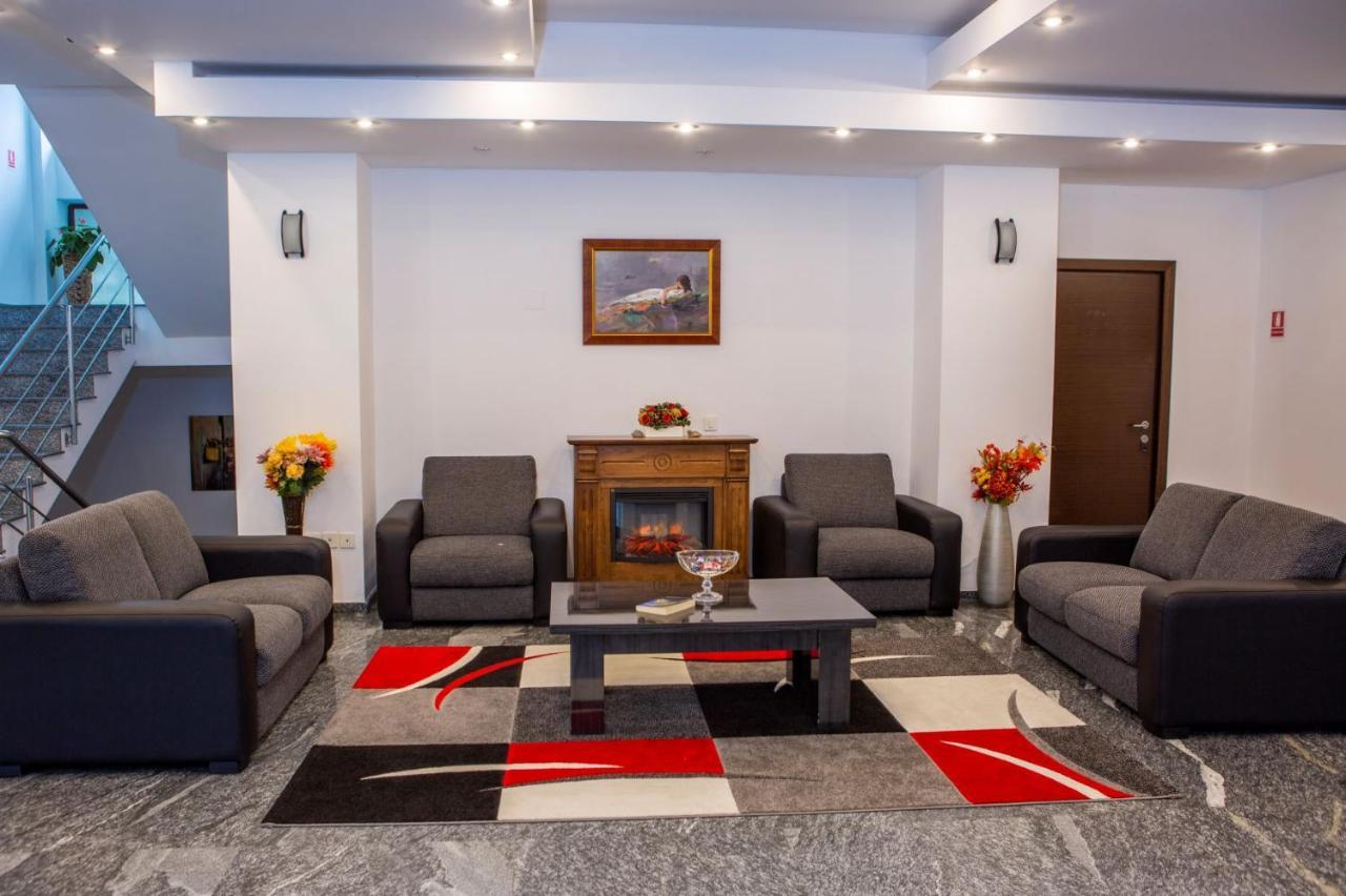 Hotel La Dolce Vita Zărneşti Екстериор снимка