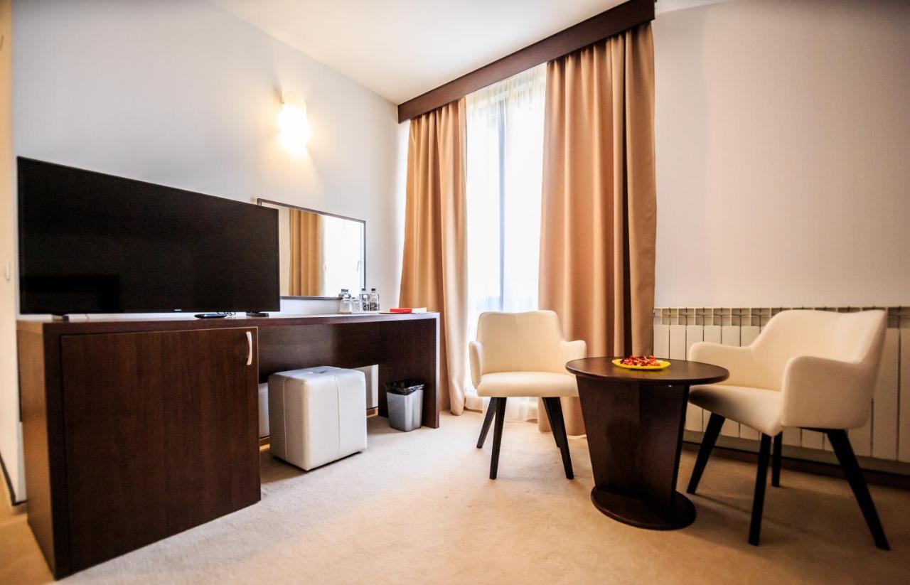 Hotel La Dolce Vita Zărneşti Екстериор снимка