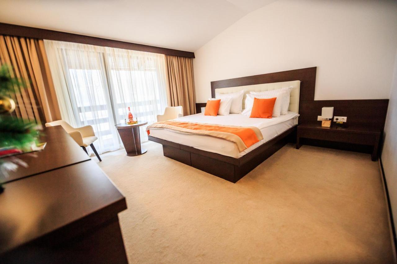 Hotel La Dolce Vita Zărneşti Екстериор снимка