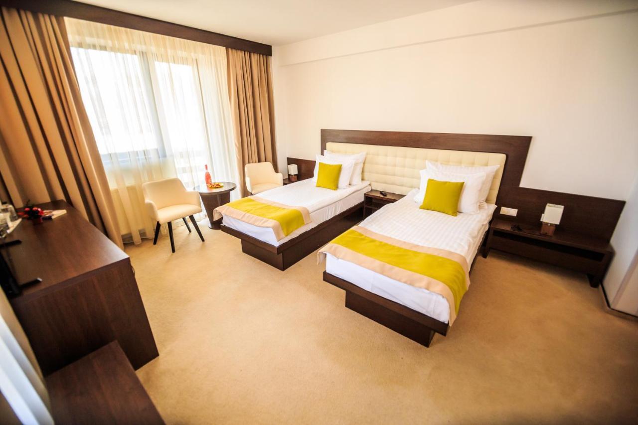 Hotel La Dolce Vita Zărneşti Екстериор снимка