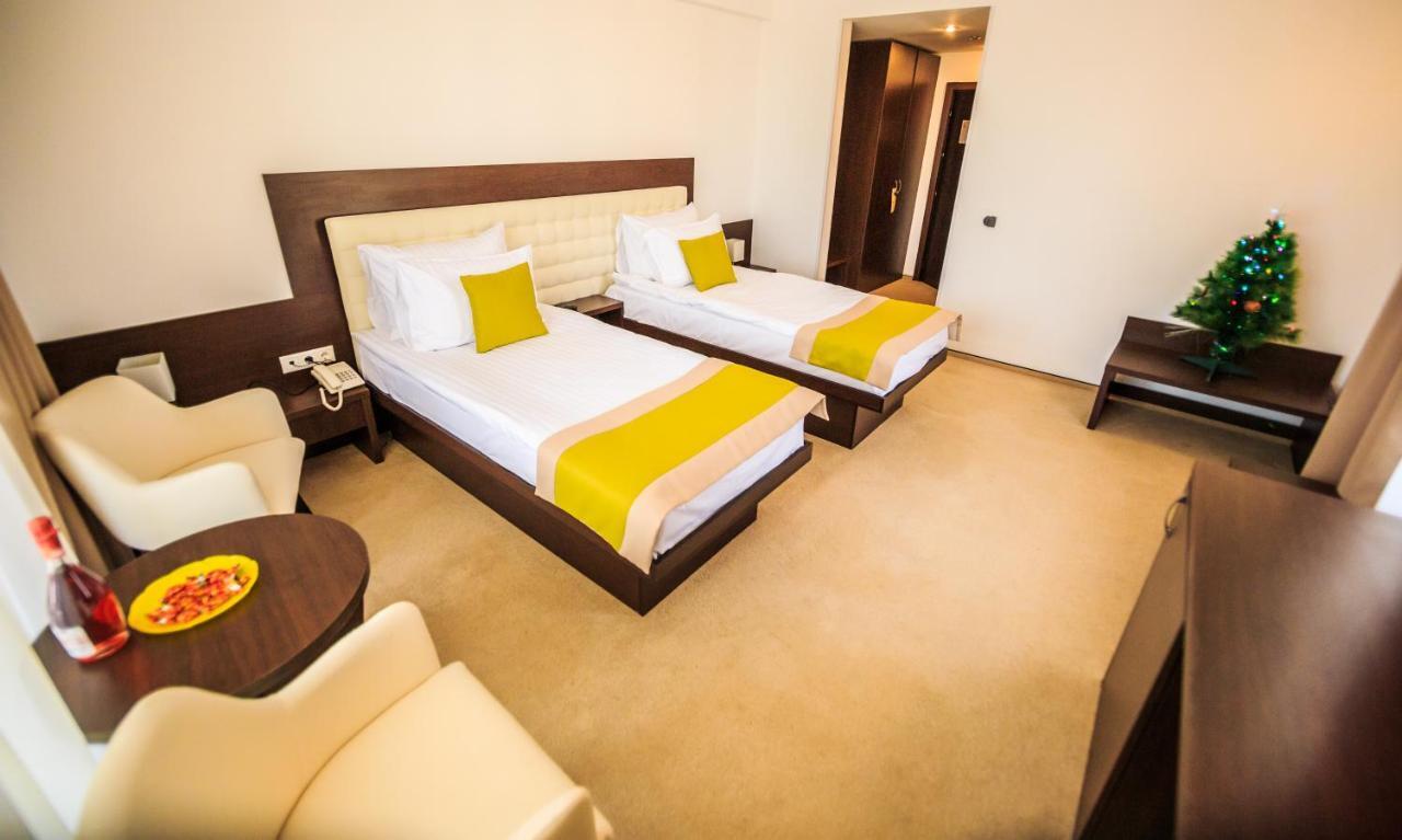 Hotel La Dolce Vita Zărneşti Екстериор снимка