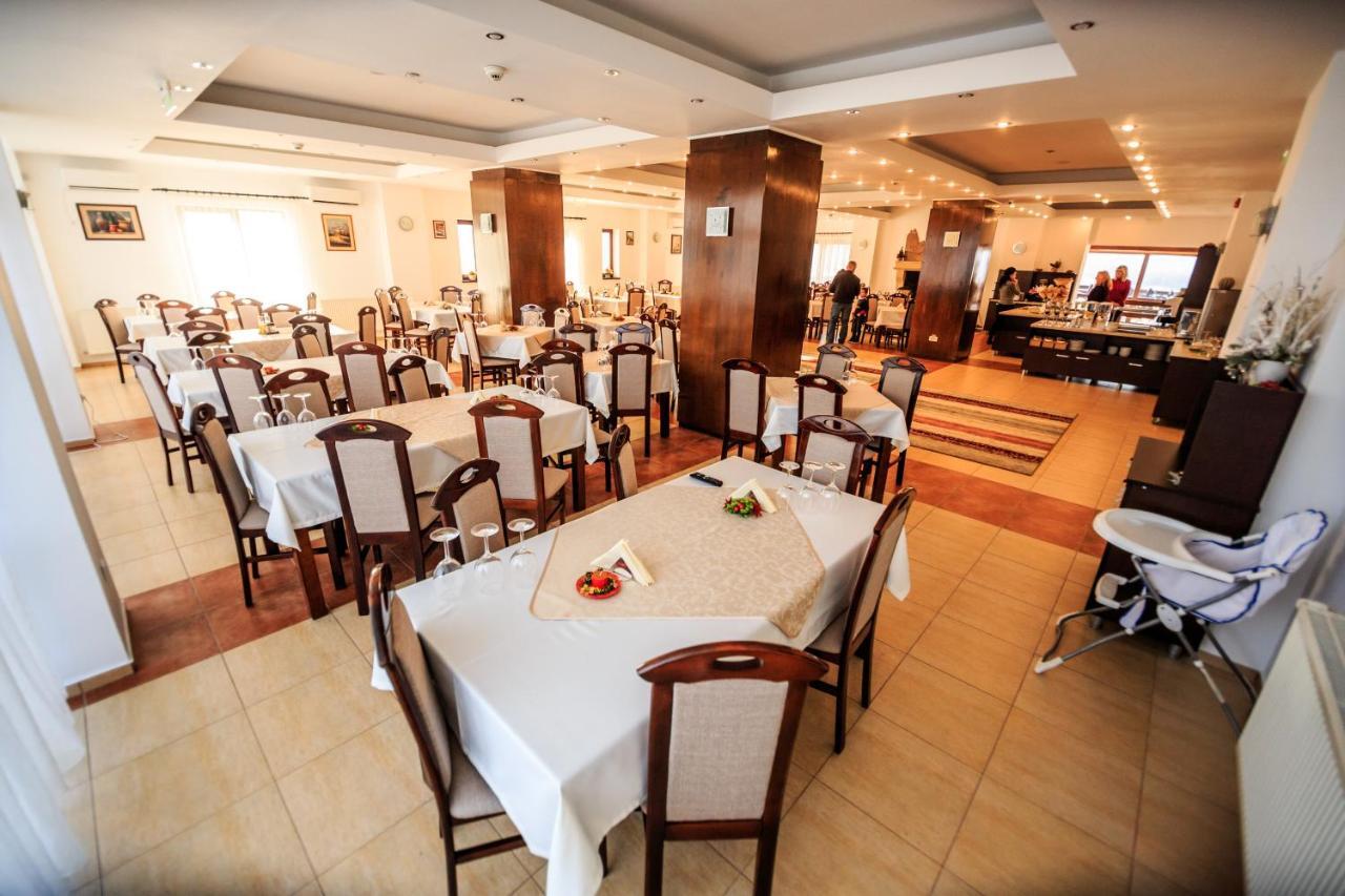 Hotel La Dolce Vita Zărneşti Екстериор снимка